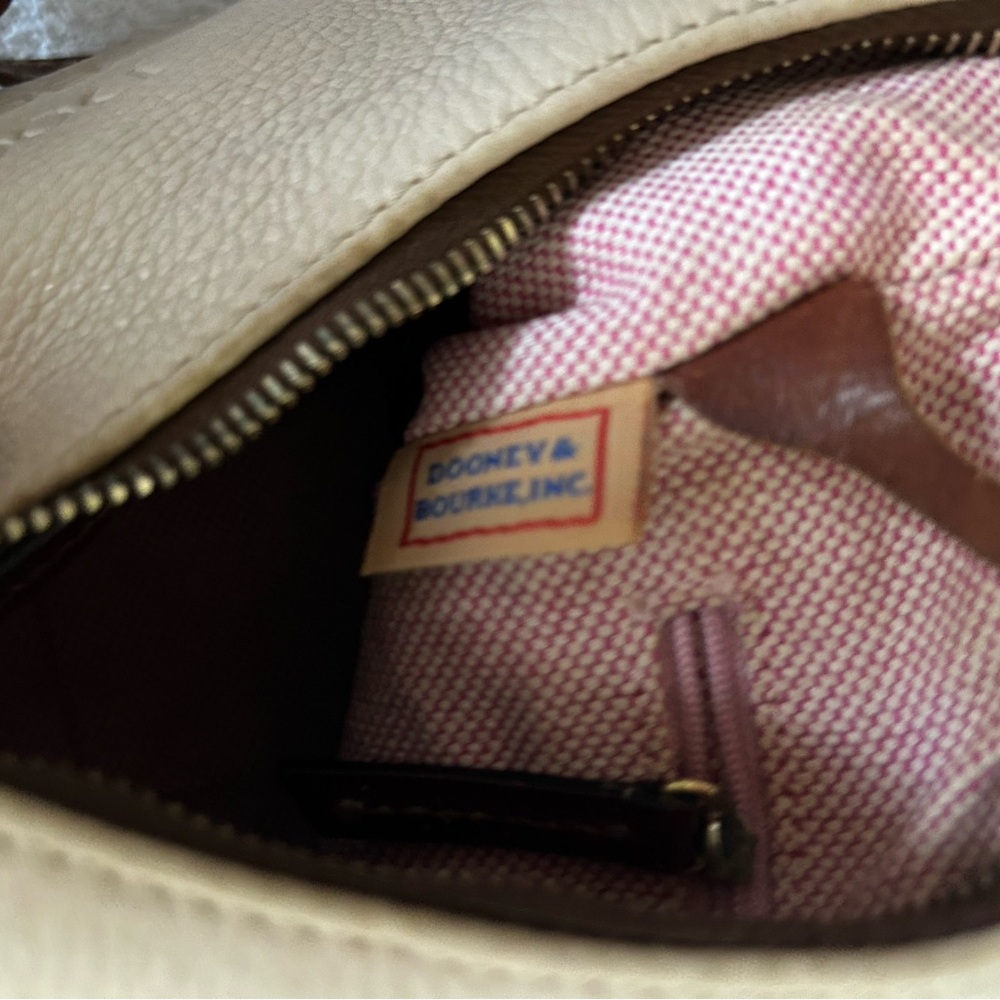 Vintage Dooney & Bourke All-Weather Bone Cream and Brown Women's Hobo Should Bag - Picture 8 of 9